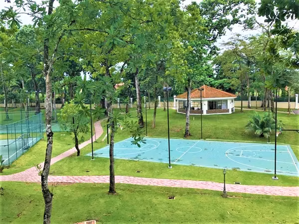 House for Rent in Clayton Senderos: 3 Bedrooms with Garden