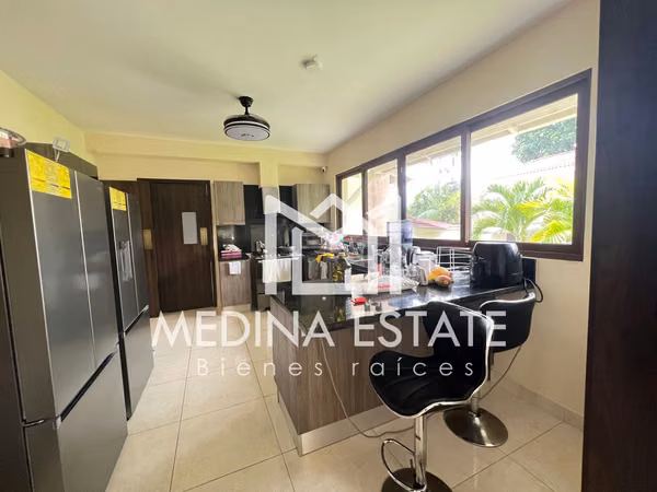 House for Rent in Clayton Senderos: 3 Bedrooms with Garden