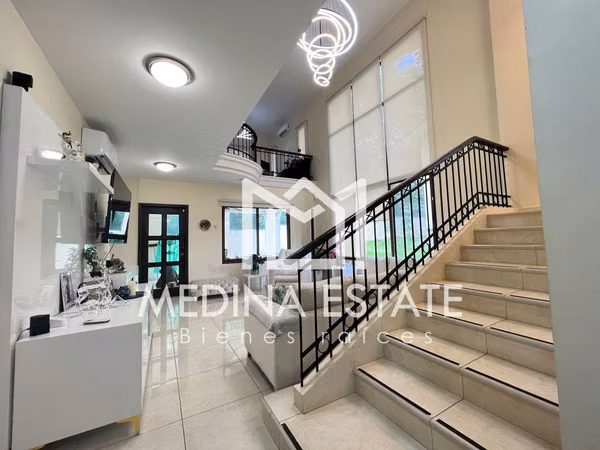 House for Rent in Clayton Senderos: 3 Bedrooms with Garden