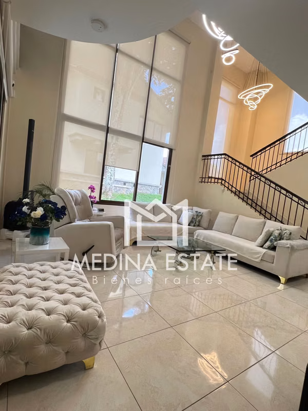 House for Rent in Clayton Senderos: 3 Bedrooms with Garden