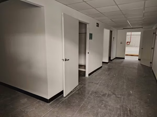 Office/warehouse rental near Costa del East