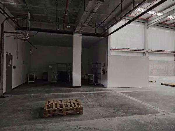 Office/warehouse rental near Costa del East
