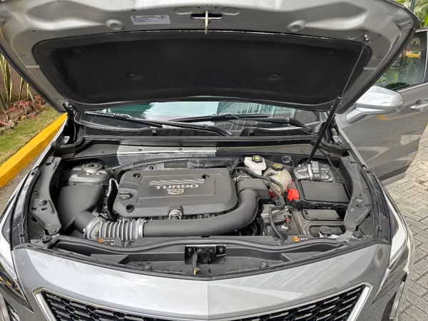 Cadillac XT4 2023 Turbo – Solo 14,447 km – Como nueva