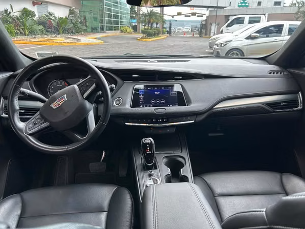 Cadillac XT4 2023 Turbo – Solo 14,447 km – Como nueva