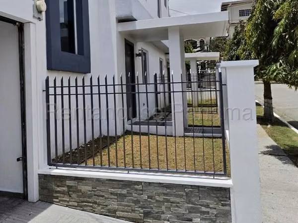 Se alquila casa en La Alameda KC