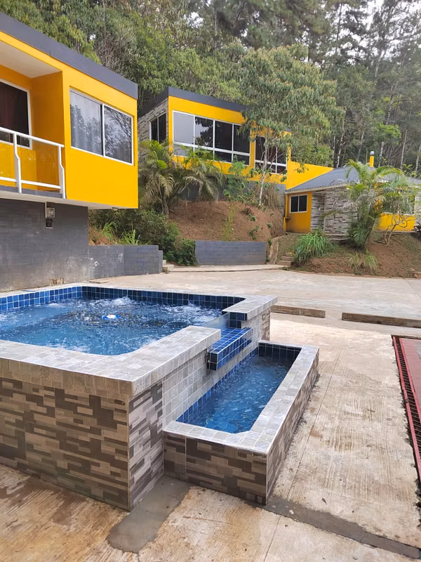 CERRO AZUL / 3 CABINS / 2,400m² / PRIVATE AREA / JACUZZI / TERRACE