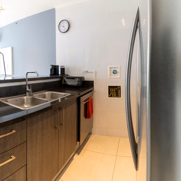 Apartamento Amoblado con Vista al Mar y Ciudad | 2 Rec | 2 Parking | Sky Point Towers