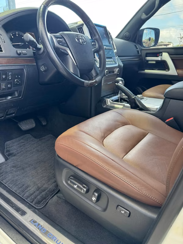 TOYOTA LAND CRUISER