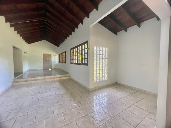 ¡ÚLTIMO REMATE! Mansión Natural en Las Cumbres – 1,603 m²