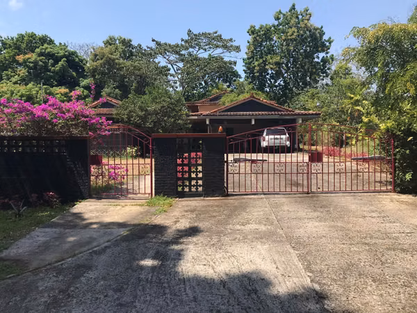 ¡ÚLTIMO REMATE! Mansión Natural en Las Cumbres – 1,603 m²