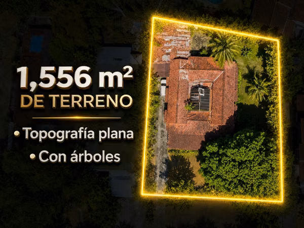Terreno de 1,556m² en Altos del Golf con casa colonial para restaurar