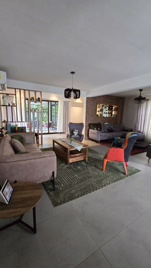 Melissa Foster Luxury Sells Exclusive House in PH Embassy Gardens Clayton MFR1953