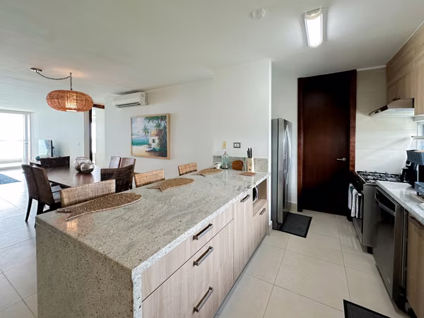 VENDO APARTAMENTO FRENTE AL MAR EN PLAYA GORGONA - PH BAHÍA - BV