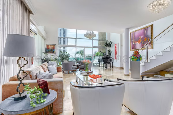Apartment for Sale in San Francisco, AK