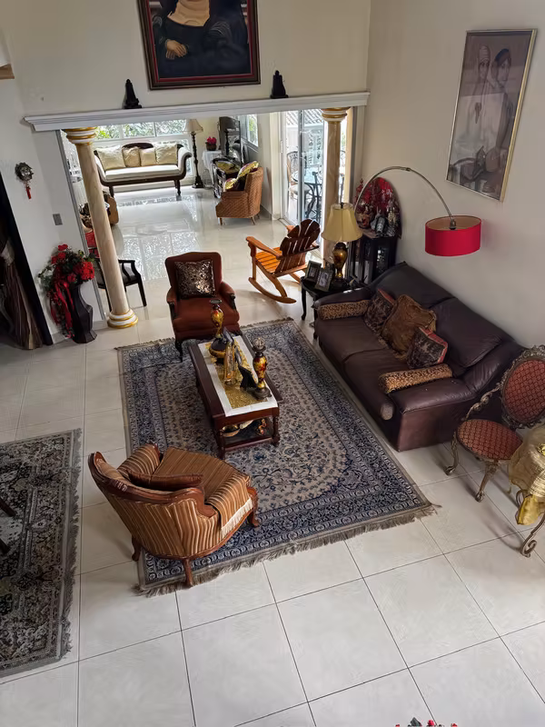 SALE OF 4 BEDROOM HOUSE IN FOREST OF THE CIBELES