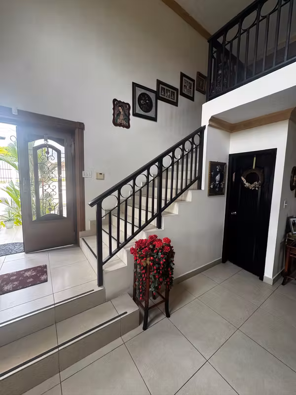 SALE OF 4 BEDROOM HOUSE IN FOREST OF THE CIBELES