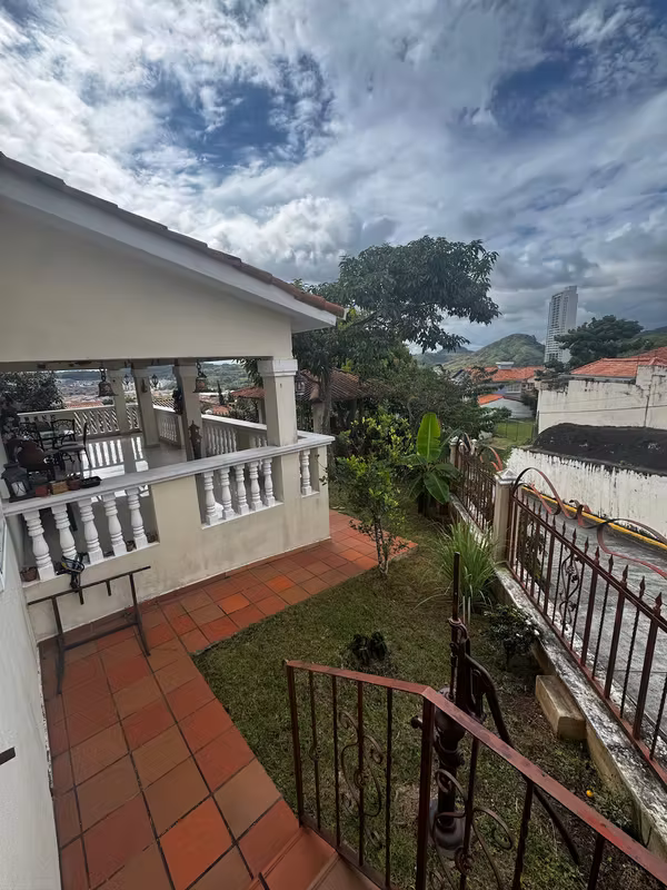 SALE OF 4 BEDROOM HOUSE IN FOREST OF THE CIBELES