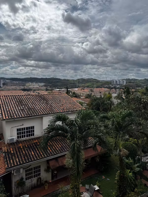 SALE OF 4 BEDROOM HOUSE IN FOREST OF THE CIBELES