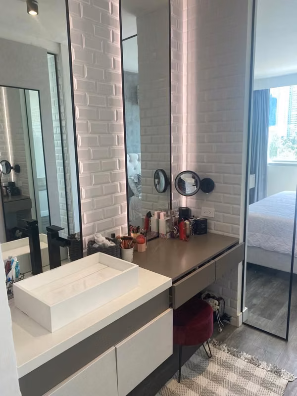 Apartment for sale in Costa del Este near DHL. Remodeled.