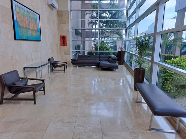 Apartment for sale in Costa del Este near DHL. Remodeled.