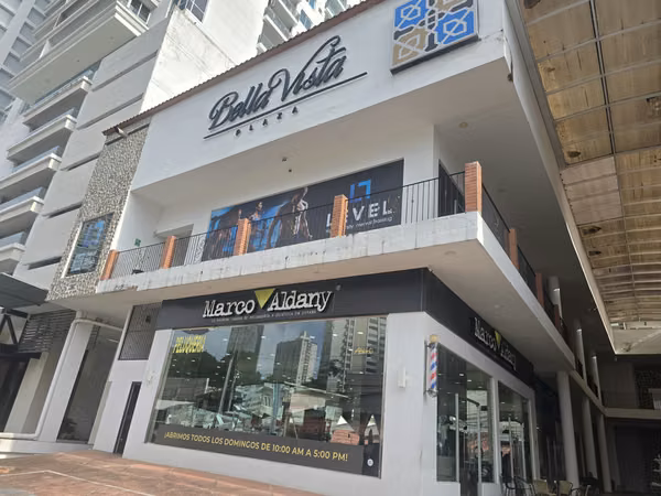 Venta Plaza comercial en Bella Vista. JR