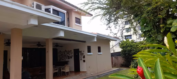 VENDO beautiful house in El Carmen