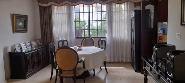 VENDO beautiful house in El Carmen