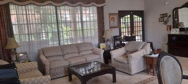VENDO beautiful house in El Carmen