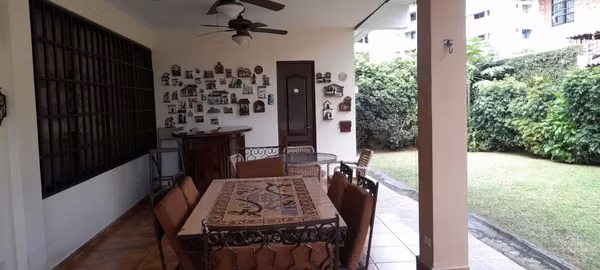 VENDO beautiful house in El Carmen