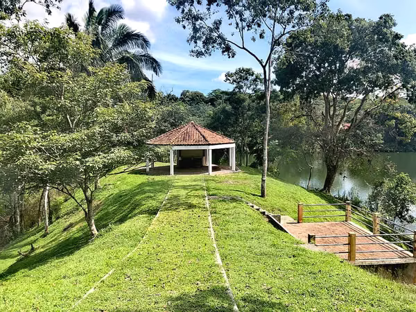 Se Vende villa frente al lago ¡oportunidad de inversión excepcional!