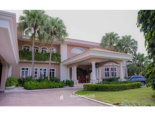 Casa de 4 recamaras de lujo en venta en Royal Pacific