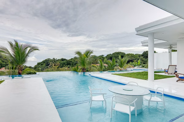 SPECTACULAR BEACH HOUSE IN COSTA ESMERALDA