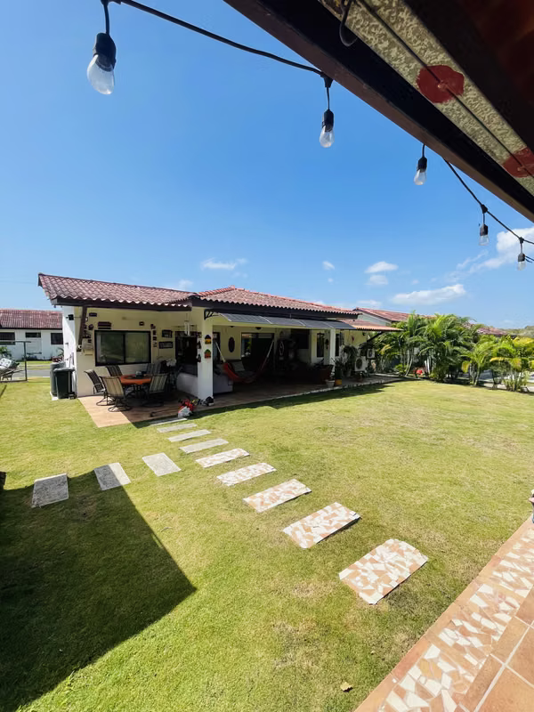 Casa en alquiler en San Carlos – Piedras Gordas | Amplio terreno y área social privada