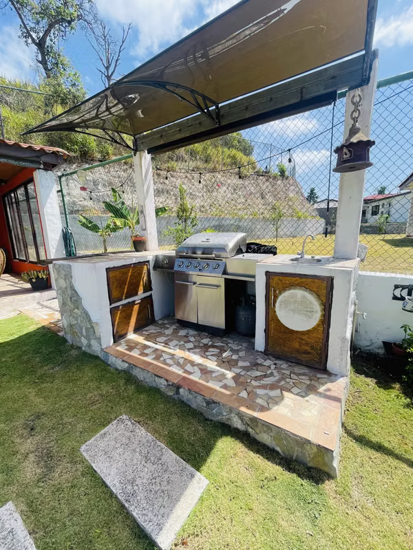 Casa en alquiler en San Carlos – Piedras Gordas | Amplio terreno y área social privada