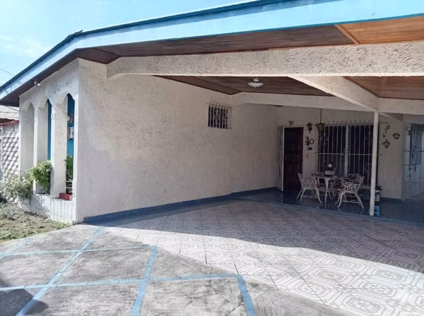 Se vende casa en chanis