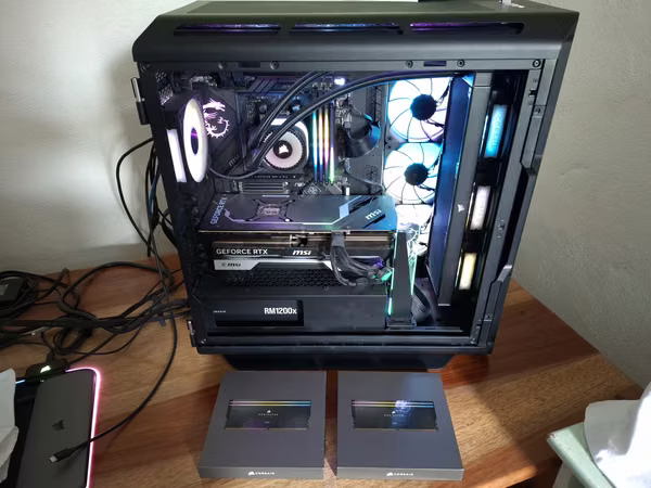 Corsair Virtuo RGB Wireless SE in Gunmetal (lead) color