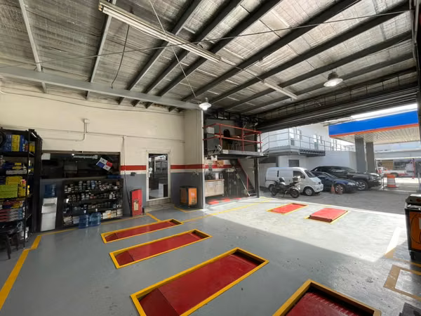 VENDO NEGOCIO DE TALLER OPERATIVO DE MECANICA Y CHAPISTERÍA CON EXCELENTE UBICACIÓN