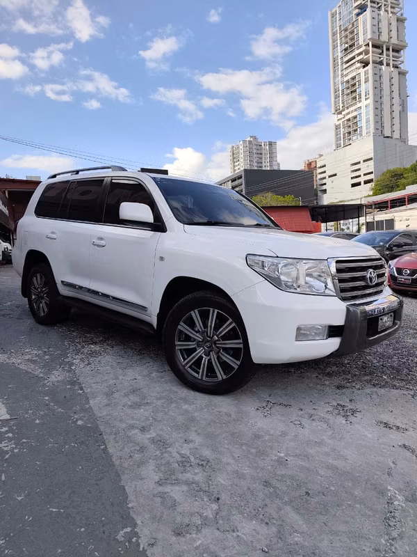 TOYOTA LAND CRUISER 2011