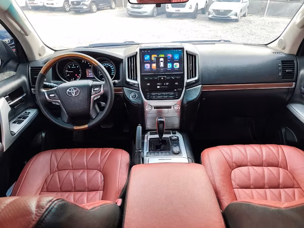 TOYOTA LAND CRUISER 2011