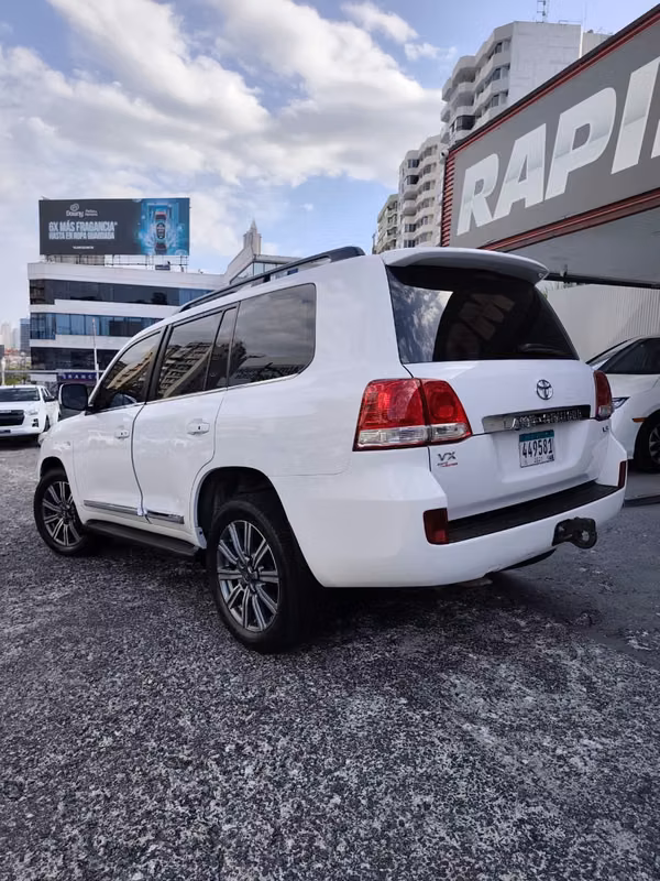 TOYOTA LAND CRUISER 2011