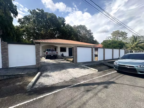 SPACIOUS AND FENCED HOUSE FOR RENT IN EXCLUSIVE RESIDENTIAL AREA IN DAVID