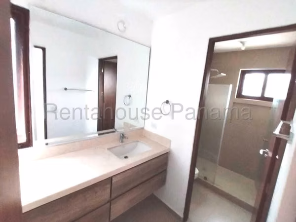 ALQUILER DE CASA EN GARDENIAS BRISAS DEL GOLF HQ