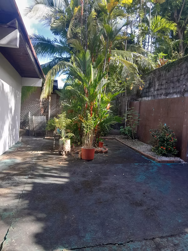 La Gloria, Betania vendo casa