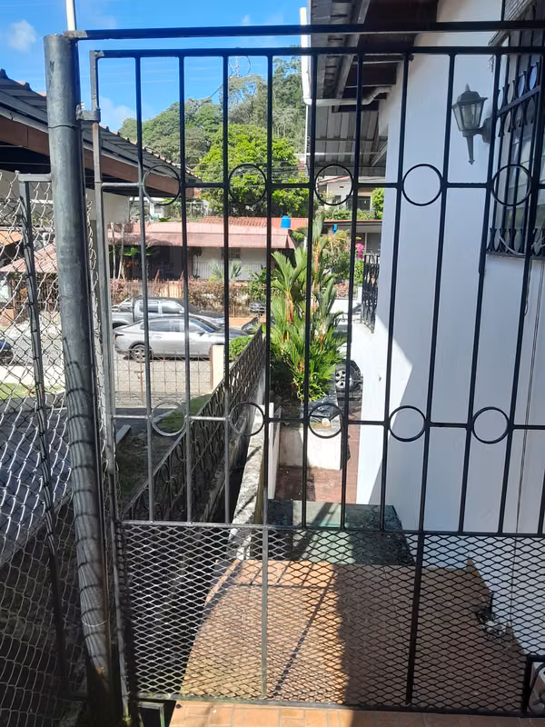 La Gloria, Betania vendo casa