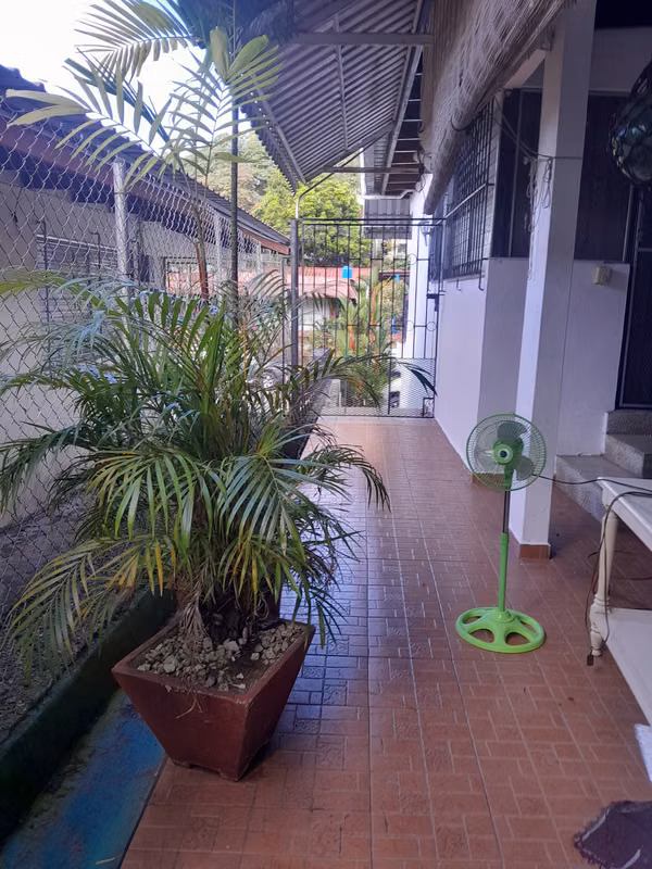 La Gloria, Betania vendo casa