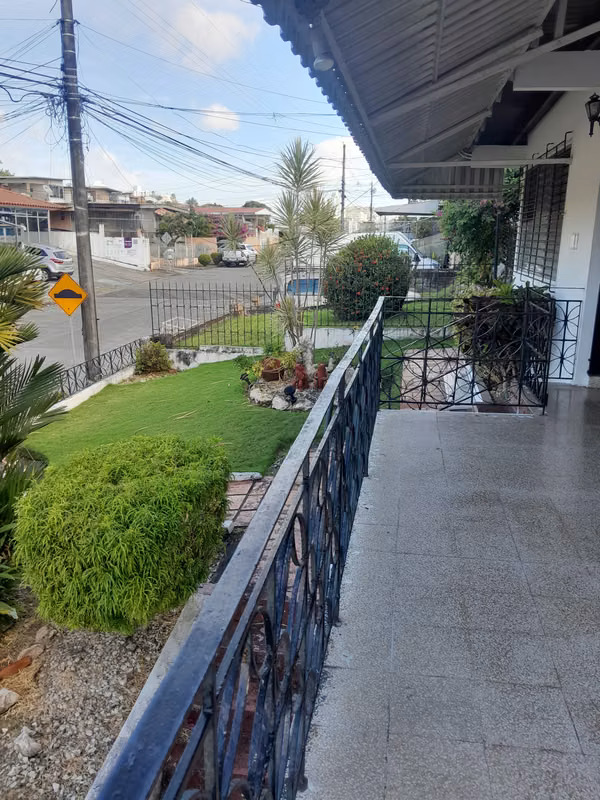 La Gloria, Betania vendo casa