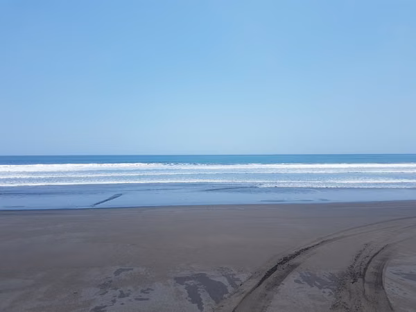 Se vende Terreno FRENTE DE PLAYA y carretera OV