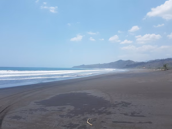 Se vende Terreno FRENTE DE PLAYA y carretera OV