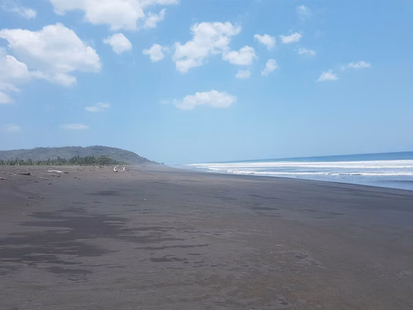 Se vende Terreno FRENTE DE PLAYA y carretera OV