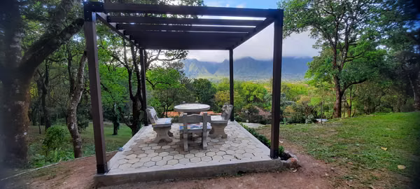 Large Hilltop Lot for Sale in El Valle de Antón